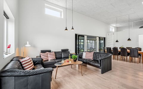 Clarabelle - 1.2Km from the Sea: Möbel, Interior Design, Flooring, Fussboden, Decke, Holz, Couch, Zimmer, Wohnzimmer, Holzboden