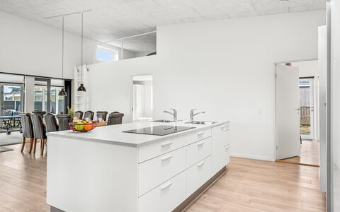 Clarabelle - 1.2Km from the Sea: Flooring, Fussboden, Interior Design, Holz, Holzboden, Decke, Küche, Countertop, Cabinetry, Zimmer
