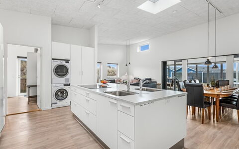 Clarabelle - 1.2Km from the Sea: Flooring, Küche, Interior Design, Fussboden, Countertop, Decke, Holz, Küchengerät, Major Appliance, Holzboden