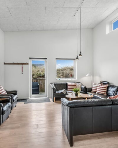 Clarabelle - 1.2Km from the Sea