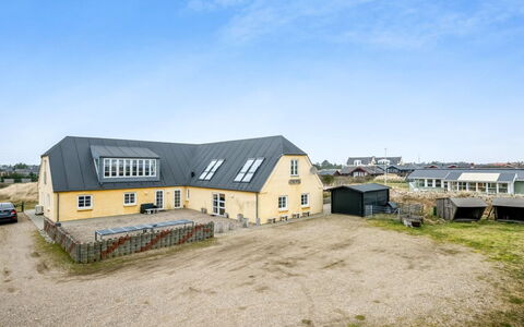 Nafne - 1.2Km from the Sea: Dach, Haus, Zuhause, Hütte, Tür, Abstellgleis, Deck, Veranda, Planke, Hartholz