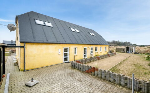 Nafne - 1.2Km from the Sea: Dach, Haus, Zuhause, Hütte, Tür, Abstellgleis, Deck, Veranda, Planke, Hartholz
