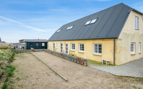 Nafne - 1.2Km from the Sea: Dach, Haus, Zuhause, Hütte, Tür, Abstellgleis, Deck, Veranda, Planke, Hartholz