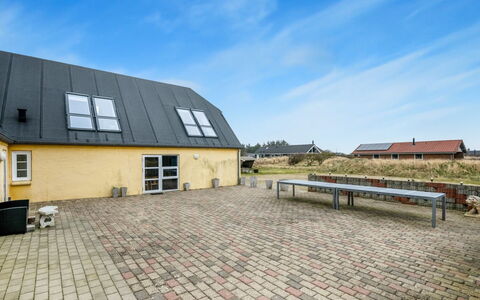 Nafne - 1.2Km from the Sea: Dach, Haus, Zuhause, Hütte, Tür, Abstellgleis, Deck, Veranda, Planke, Hartholz