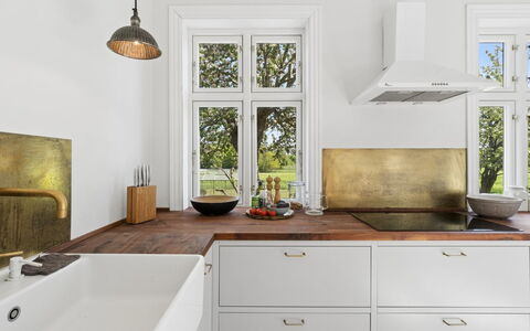 Antonina - 1.5Km from the Sea: Küche, Flooring, Interior Design, Countertop, Cabinetry, Küchengerät, Armatur, Zapfhahn, Light Fixture