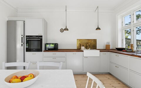 Antonina - 1.5Km from the Sea: Küche, Flooring, Cabinetry, Countertop, Küchengerät, Interior Design, Holz, Möbel, Fussboden, Decke