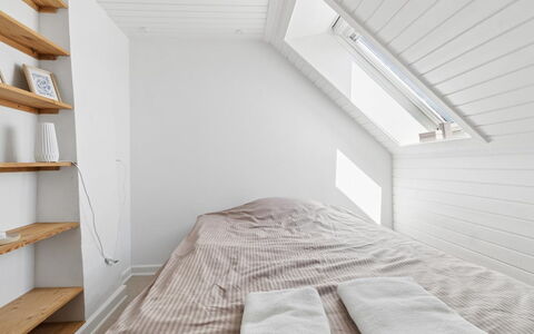 Antonina - 1.5Km from the Sea: Wand, Holz, Decke, Schlafzimmer, Interior Design, Fussboden, Flooring, Dachboden, Bett, Linens