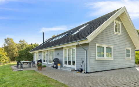 Marrit - 500M from the Sea: Haus, Zuhause, Tür, Dach, Hütte, Estate, Garten, Schatten, Abstellgleis, Garten