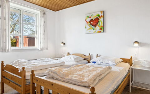 Sebine - 800M from the Sea: Schlafzimmer, Bett, Möbel, Holz, Interior Design, Bedding, Bettdecke, Decke, Fussboden, Bettrahmen