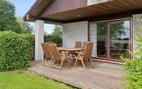 Sebine - 800M from the Sea: Dach, Haus, Zuhause, Hütte, Tür, Abstellgleis, Deck, Veranda, Planke, Hartholz