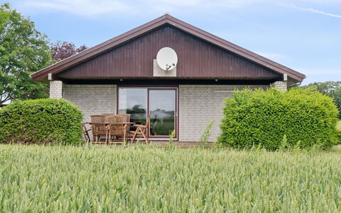 Sebine - 800M from the Sea: Dach, Haus, Zuhause, Hütte, Tür, Abstellgleis, Deck, Veranda, Planke, Hartholz
