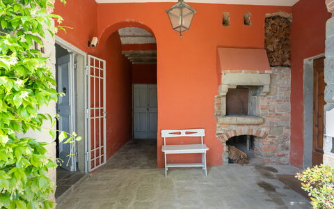 Casa Mirandola: Pflanze, Eigentum, Gebäude, Fenster, Orange, Holz, Backstein, Tür, Interior Design, Mauerwerk