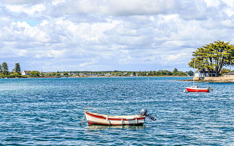 Maison Maison Ty Mad: Blau, Boot, Wasser, Wasservorräte, Gewässer, Watercraft, Wolke, Boote Und Boating - Geräte Und Materialien, Wasserweg, Sommer