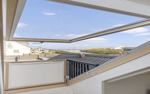 Edin - 100M from the Sea: Verbundwerkstoff, Decke, Metall, Daylighting, Schatten, Aluminium, Balkon, Stahl, Geländer