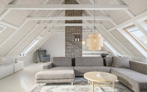 Edin - 100M from the Sea: Flooring, Interior Design, Holz, Fussboden, Decke, Möbel, Light Fixture, Beleuchtung, Die Architektur, Wohnzimmer