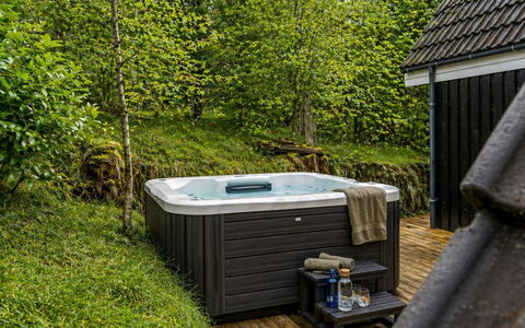 Sighfrith - 2Km from the Sea: Badewanne, Garten, Jacuzzi, Garten, Hinterhof, Landscaping, Eco Hotel, Zimmerpflanze, Armatur