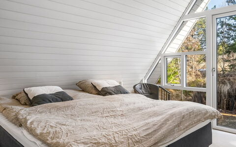 Sighfrith - 2Km from the Sea: Holz, Schlafzimmer, Fussboden, Bedding, Bett, Bettdecke, Holzboden, Decke, Linens, Hartholz