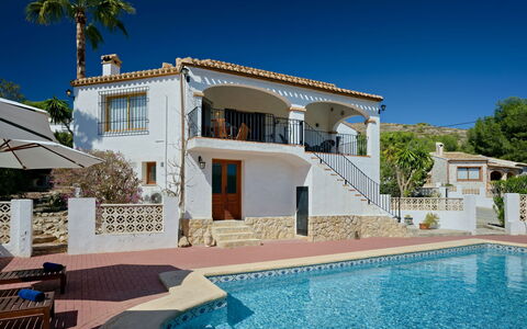 Jávea 2038: Wasser, Himmel, Gebäude, Eigentum, Azurblau, Pflanze, Baum, Fenster, Schatten, Freizeit