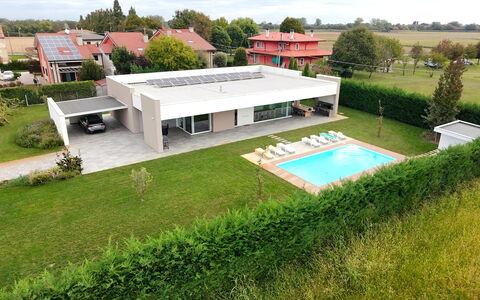 Stima Home, Padova, Pool, Ac: Schwimmbad, Schatten, Resort, Estate, Hof, Kunstrasen, Design, Landscaping, Villa, Garten