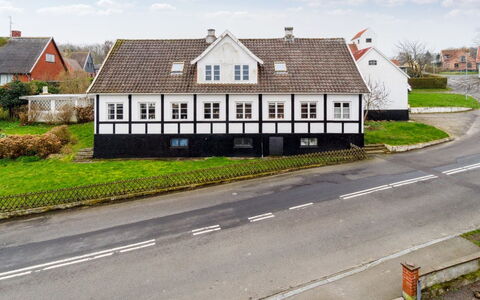 Sjard - 300M from the Sea: Fenster, Gebäude, Haus, Zuhause, Die Architektur, Dach, Wohngebiet, Menschliche Siedlung, Hütte, Pole
