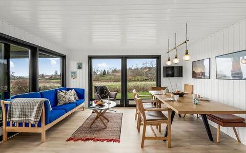 Jule - 1.3Km to the Fjord: Möbel, Holz, Interior Design, Flooring, Tabelle, Fussboden, Decke, Holzboden, Wohnzimmer, Küche & Esszimmer Tisch