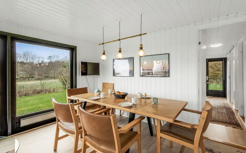 Jule - 1.3Km to the Fjord: Holz, Flooring, Interior Design, Esszimmer, Decke, Küche & Esszimmer Tisch, Fussboden, Holzboden, Möbel, Hartholz