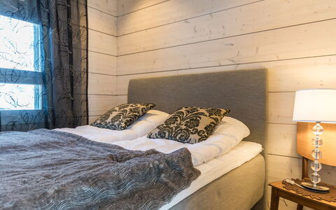 Villa Luoto: Holz, Flooring, Fussboden, Schlafzimmer, Holzboden, Bedding, Bett, Hartholz, Holzbeize, Bettrahmen