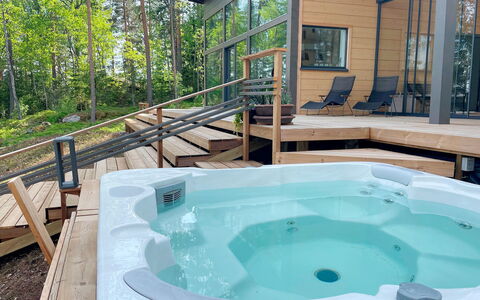 Villa Luoto: Armatur, Badewanne, Flooring, Fussboden, Verbundwerkstoff, Jacuzzi, Schwimmbad, Design, Holzbeize