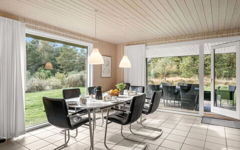 Dix - 900M from the Sea: Dach, Haus, Zuhause, Hütte, Tür, Abstellgleis, Deck, Veranda, Planke, Hartholz