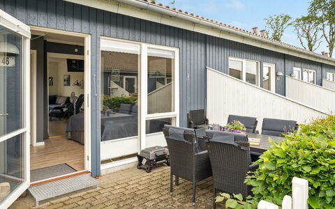 Ala - 80M from the Sea: Möbel, Interior Design, Flooring, Fussboden, Decke, Zimmer, Stuhl, Tabelle, Wohnung, Küche & Esszimmer Tisch