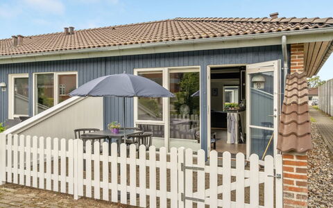 Ala - 80M from the Sea: Möbel, Interior Design, Flooring, Fussboden, Decke, Zimmer, Stuhl, Tabelle, Wohnung, Küche & Esszimmer Tisch
