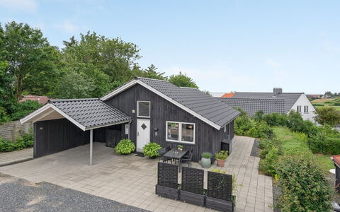 Jörgen - 100M from the Sea: Dach, Haus, Zuhause, Hütte, Tür, Abstellgleis, Deck, Veranda, Planke, Hartholz