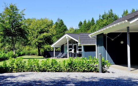 Stillfrieda - 12Km from the Sea: Möbel, Interior Design, Flooring, Fussboden, Decke, Zimmer, Stuhl, Tabelle, Wohnung, Küche & Esszimmer Tisch
