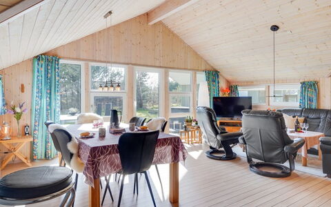 Allita - 12Km from the Sea: Holz, Zuhause, Haus, Hütte, Möbel, Decke, Interior Design, Wohnzimmer, Stuhl, Blockhaus
