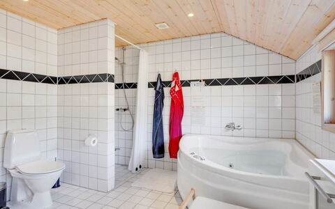 Allita - 12Km from the Sea: Armatur, Flooring, Fussboden, Interior Design, Verbundwerkstoff, Installation, Badezimmer, Decke, Fliese, Zapfhahn