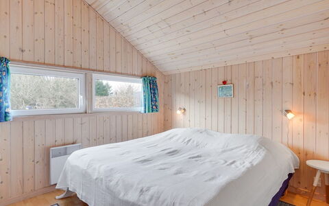 Allita - 12Km from the Sea: Holz, Decke, Zuhause, Schlafzimmer, Bedding, Planke, Einfrieren, Hartholz, Holzboden, Bett