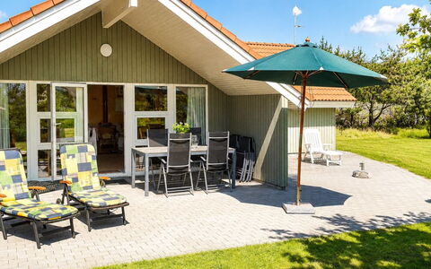 Allita - 12Km from the Sea: Haus, Zuhause, Tür, Dach, Hütte, Estate, Garten, Schatten, Abstellgleis, Garten