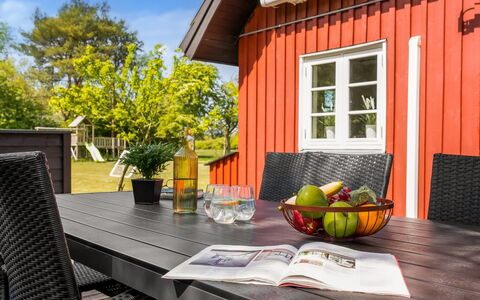 Soile - 12Km from the Sea: Haus, Zuhause, Dach, Wohngebiet, Hütte, Estate, Bauernhaus, Rasen, Landscaping, Abstellgleis