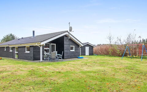 Aviaja - 12Km from the Sea: Möbel, Interior Design, Flooring, Fussboden, Decke, Zimmer, Stuhl, Tabelle, Wohnung, Küche & Esszimmer Tisch