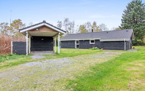 Aviaja - 12Km from the Sea: Möbel, Interior Design, Flooring, Fussboden, Decke, Zimmer, Stuhl, Tabelle, Wohnung, Küche & Esszimmer Tisch
