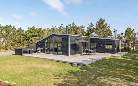 Joachim - 200M from the Sea: Dach, Haus, Zuhause, Hütte, Tür, Abstellgleis, Deck, Veranda, Planke, Hartholz