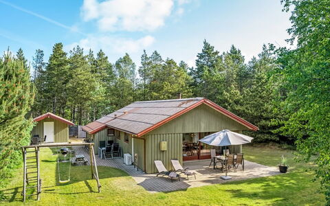 Yngvy - 1.3Km from the Sea: Möbel, Interior Design, Flooring, Fussboden, Decke, Zimmer, Stuhl, Tabelle, Wohnung, Küche & Esszimmer Tisch