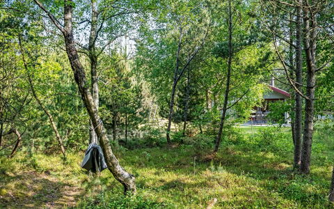 Yngvy - 1.3Km from the Sea: Möbel, Interior Design, Flooring, Fussboden, Decke, Zimmer, Stuhl, Tabelle, Wohnung, Küche & Esszimmer Tisch
