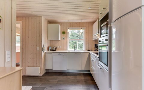 Akkar - 1.8Km from the Sea: Küche, Flooring, Holz, Countertop, Interior Design, Küchengerät, Fussboden, Major Appliance, Decke, Cabinetry