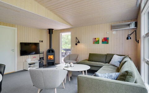 Akkar - 1.8Km from the Sea: Interior Design, Möbel, Holz, Flooring, Decke, Wohnzimmer, Fussboden, Couch, Zimmer, Zuhause