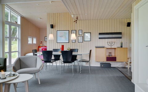 Akkar - 1.8Km from the Sea: Möbel, Interior Design, Flooring, Fussboden, Stuhl, Decke, Tabelle, Zuhause, Wohnzimmer, Light Fixture