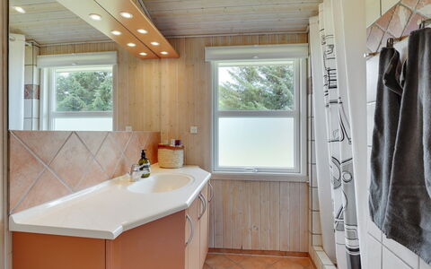 Akkar - 1.8Km from the Sea: Armatur, Flooring, Interior Design, Holz, Sinken, Bad Sink, Fussboden, Badezimmer, Zapfhahn, Decke