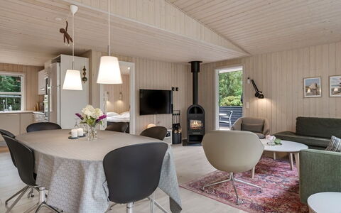 Akkar - 1.8Km from the Sea: Holz, Interior Design, Flooring, Möbel, Decke, Fussboden, Light Fixture, Zuhause, Wohnzimmer, Zimmer