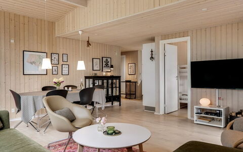 Akkar - 1.8Km from the Sea: Möbel, Interior Design, Flooring, Holz, Fussboden, Decke, Light Fixture, Wohnzimmer, Zuhause, Tabelle