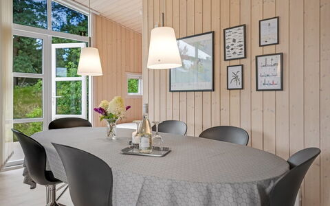 Akkar - 1.8Km from the Sea: Möbel, Holz, Interior Design, Flooring, Küche & Esszimmer Tisch, Esszimmer, Stuhl, Tabelle, Fussboden, Light Fixture